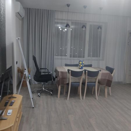 יירבאן Cozy Apartment מראה חיצוני תמונה